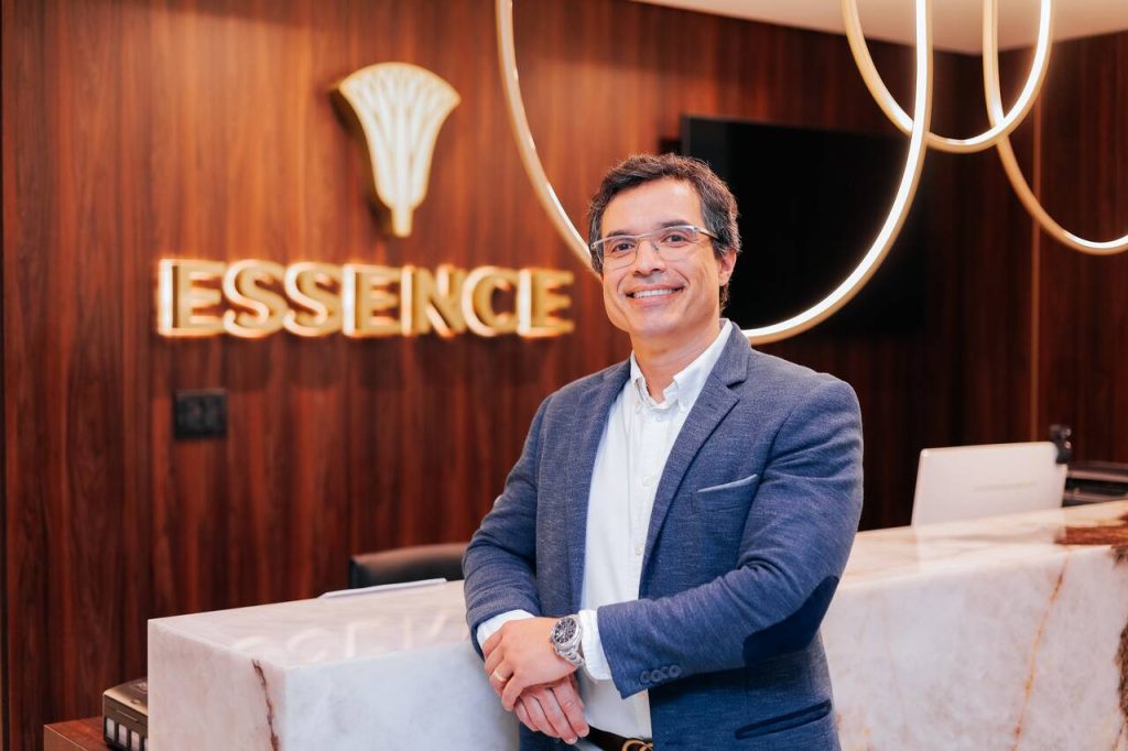 Dr. Marcelo Soares Cirurgião plástico Goiânia